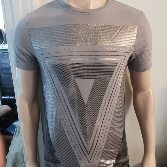 Guess Men's Silver Graphic Tee Triangle Vector Design Grey XS - Picture 5 of 7